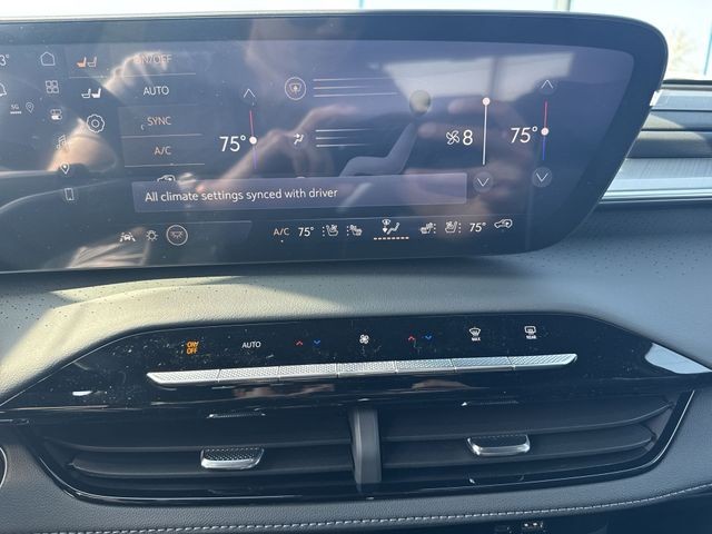 Buick Enclave Vehicle Full-screen Gallery Image 19