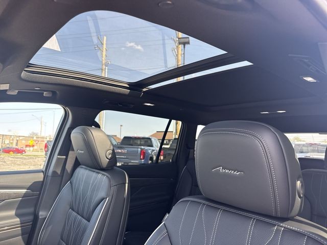 Buick Enclave Vehicle Full-screen Gallery Image 22