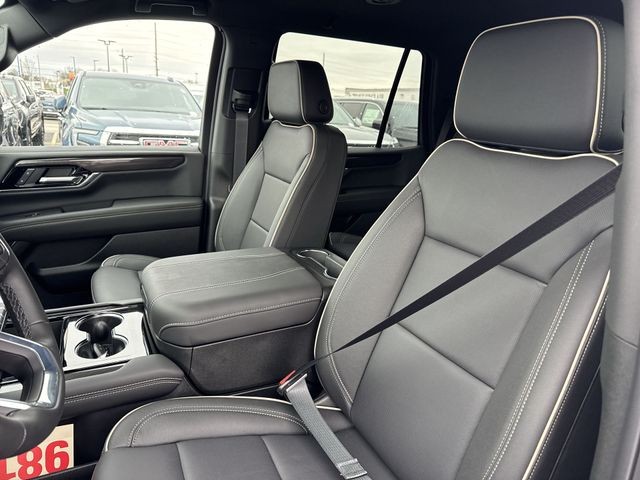 GMC Yukon Vehicle Full-screen Gallery Image 11