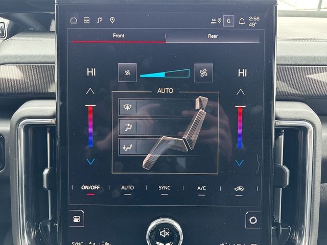 GMC Yukon Vehicle Full-screen Gallery Image 19