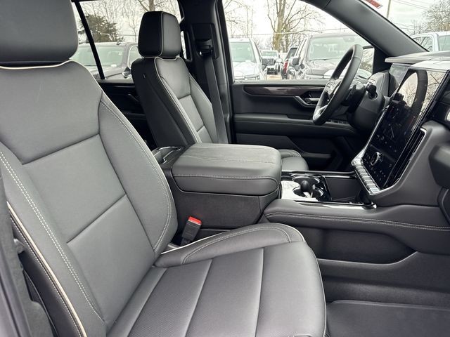 GMC Yukon Vehicle Full-screen Gallery Image 25