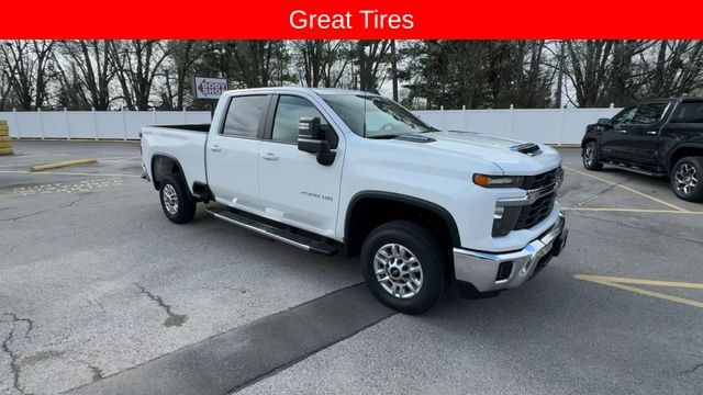 Chevrolet Silverado 2500HD Vehicle Full-screen Gallery Image 02