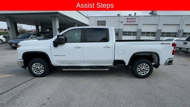 Chevrolet Silverado 2500HD Vehicle Full-screen Gallery Image 06