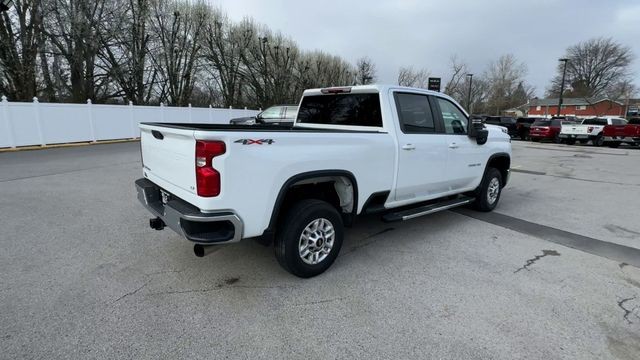 Chevrolet Silverado 2500HD Vehicle Full-screen Gallery Image 10