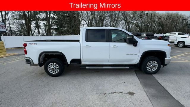 Chevrolet Silverado 2500HD Vehicle Full-screen Gallery Image 11