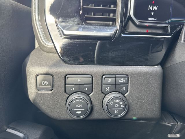 Chevrolet Silverado 2500HD Vehicle Full-screen Gallery Image 22