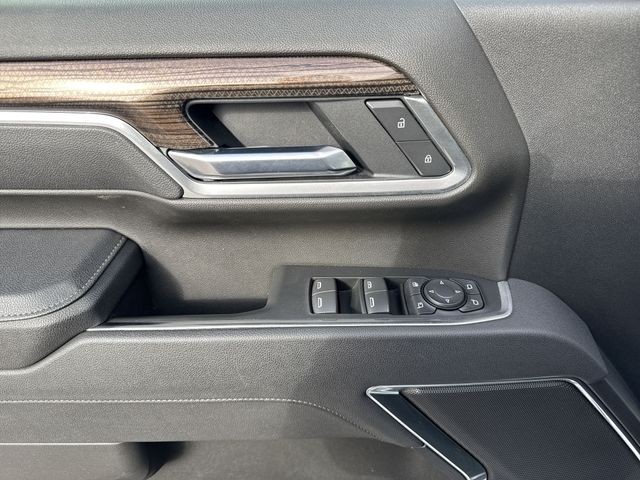 Chevrolet Silverado 2500HD Vehicle Full-screen Gallery Image 26