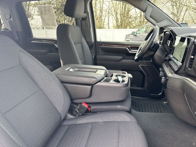 Chevrolet Silverado 2500HD Vehicle Full-screen Gallery Image 31