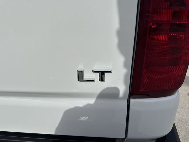 Chevrolet Silverado 2500HD Vehicle Full-screen Gallery Image 35