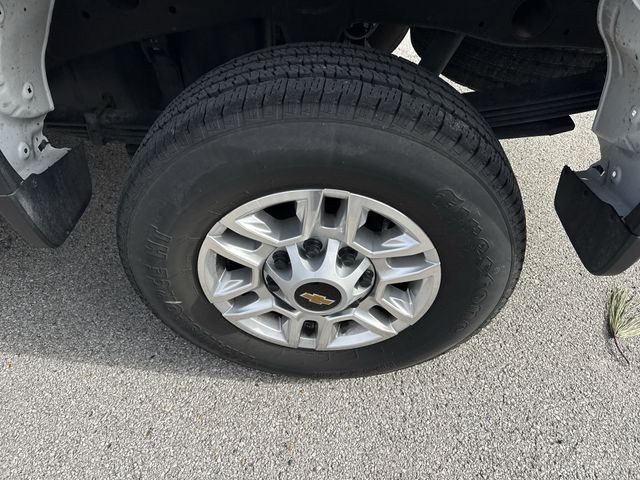 Chevrolet Silverado 2500HD Vehicle Full-screen Gallery Image 36