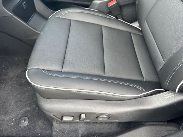Buick Enclave Vehicle Full-screen Gallery Image 12
