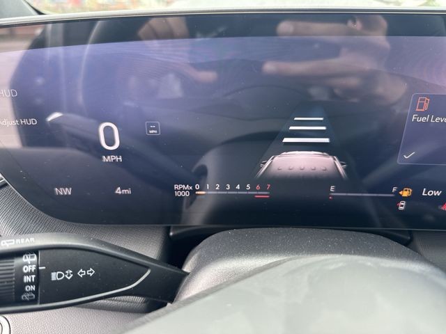 Buick Enclave Vehicle Full-screen Gallery Image 15