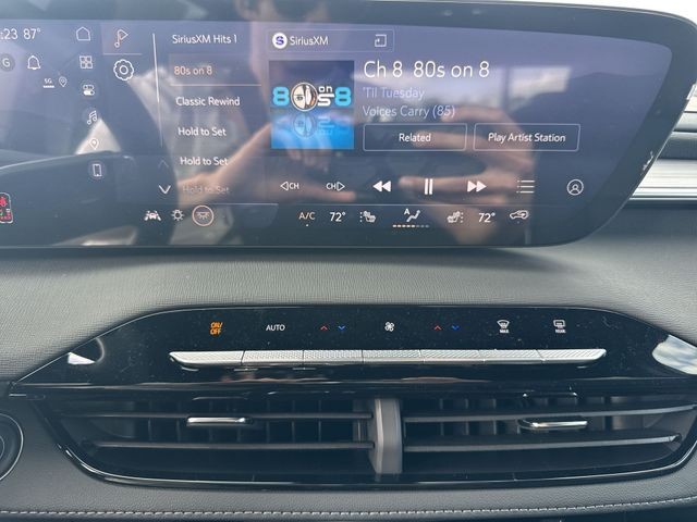 Buick Enclave Vehicle Full-screen Gallery Image 16