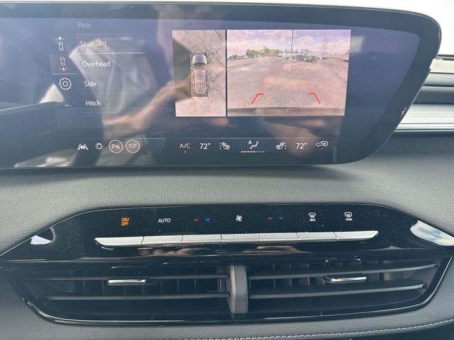 Buick Enclave Vehicle Full-screen Gallery Image 17
