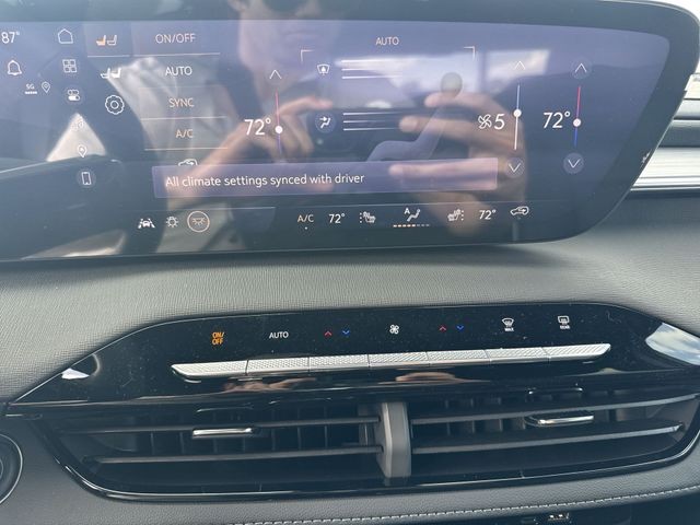 Buick Enclave Vehicle Full-screen Gallery Image 19
