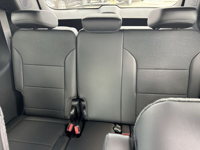 Buick Enclave Vehicle Full-screen Gallery Image 23