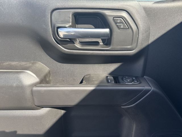 GMC Sierra 1500 Vehicle Full-screen Gallery Image 13