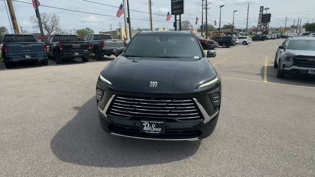 Buick Enclave Vehicle Full-screen Gallery Image 03