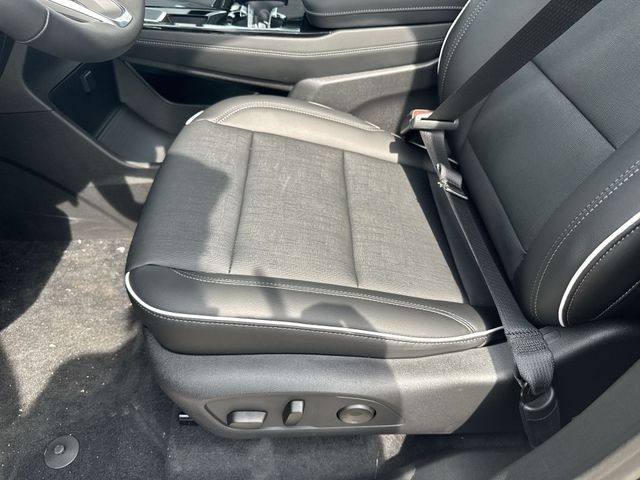 Buick Enclave Vehicle Full-screen Gallery Image 12