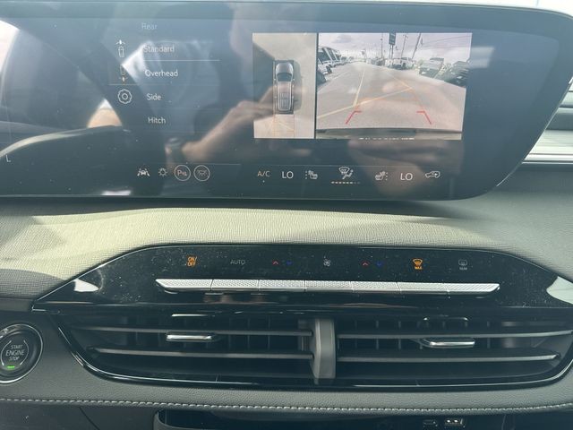 Buick Enclave Vehicle Full-screen Gallery Image 17