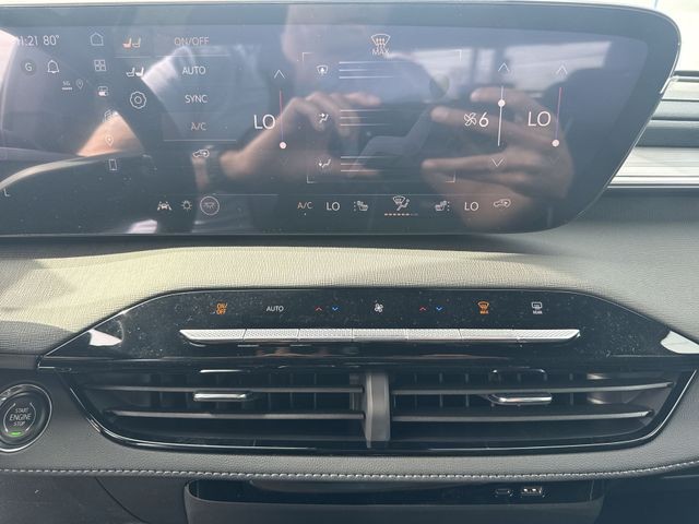 Buick Enclave Vehicle Full-screen Gallery Image 19