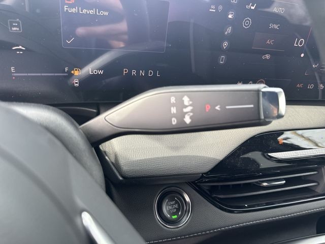 Buick Enclave Vehicle Full-screen Gallery Image 20