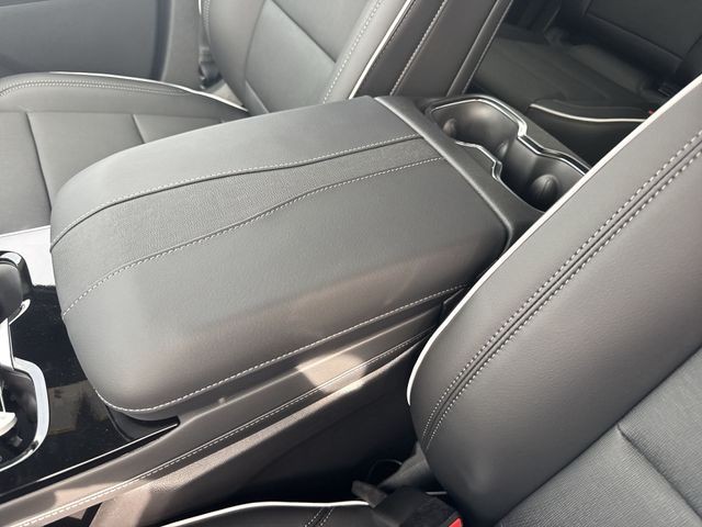 Buick Enclave Vehicle Full-screen Gallery Image 21