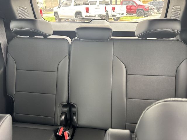 Buick Enclave Vehicle Full-screen Gallery Image 23