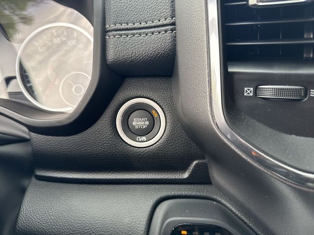 Ram 1500 Vehicle Full-screen Gallery Image 21