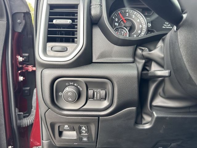 Ram 1500 Vehicle Full-screen Gallery Image 22