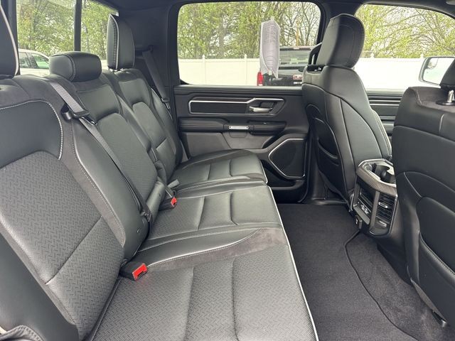 Ram 1500 Vehicle Full-screen Gallery Image 30