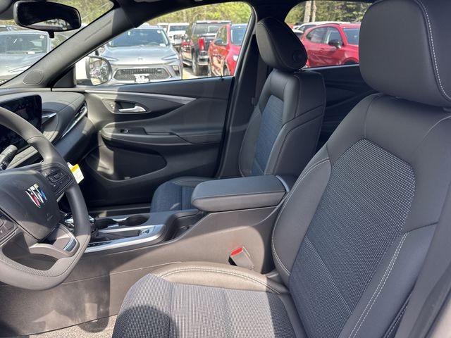 Buick Envista Vehicle Full-screen Gallery Image 11