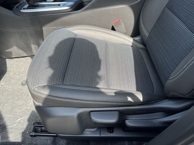 Buick Envista Vehicle Full-screen Gallery Image 12