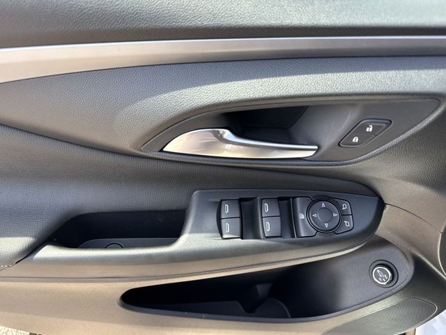 Buick Envista Vehicle Full-screen Gallery Image 13