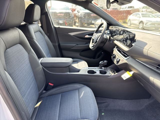 Buick Envista Vehicle Full-screen Gallery Image 23