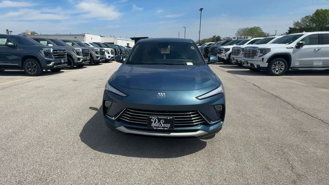 Buick Envista Vehicle Full-screen Gallery Image 03