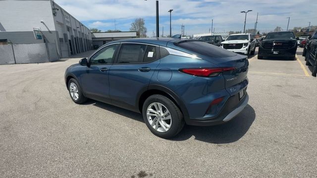 Buick Envista Vehicle Full-screen Gallery Image 06