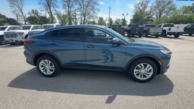 Buick Envista Vehicle Full-screen Gallery Image 09