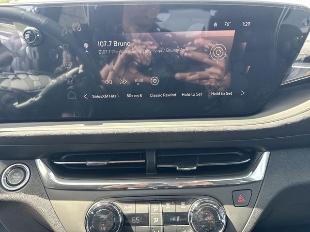 Buick Envista Vehicle Full-screen Gallery Image 16