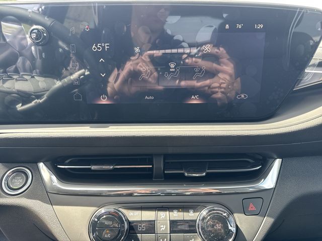 Buick Envista Vehicle Full-screen Gallery Image 18