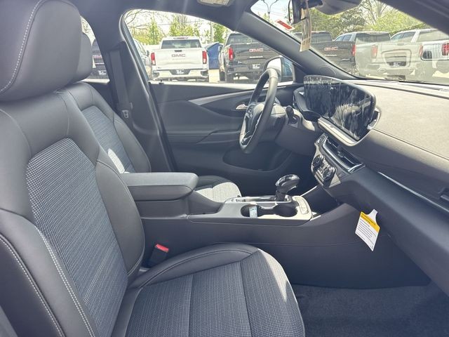 Buick Envista Vehicle Full-screen Gallery Image 23