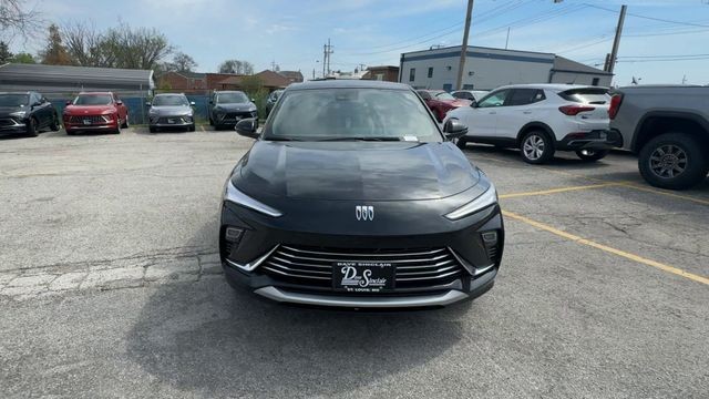 Buick Envista Vehicle Full-screen Gallery Image 03