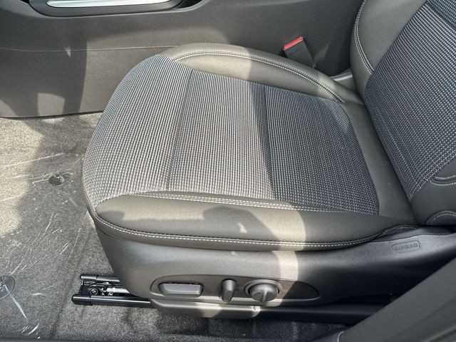 Buick Envista Vehicle Full-screen Gallery Image 12