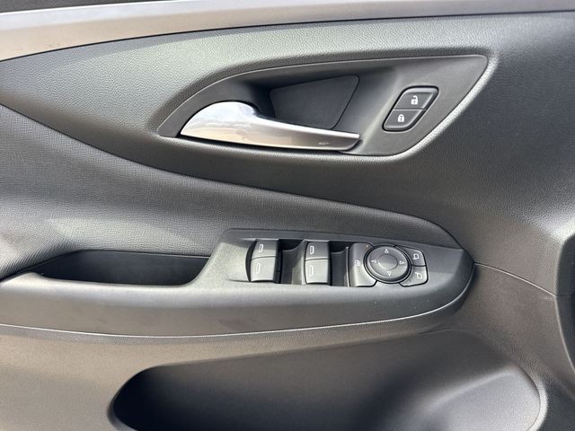 Buick Envista Vehicle Full-screen Gallery Image 13