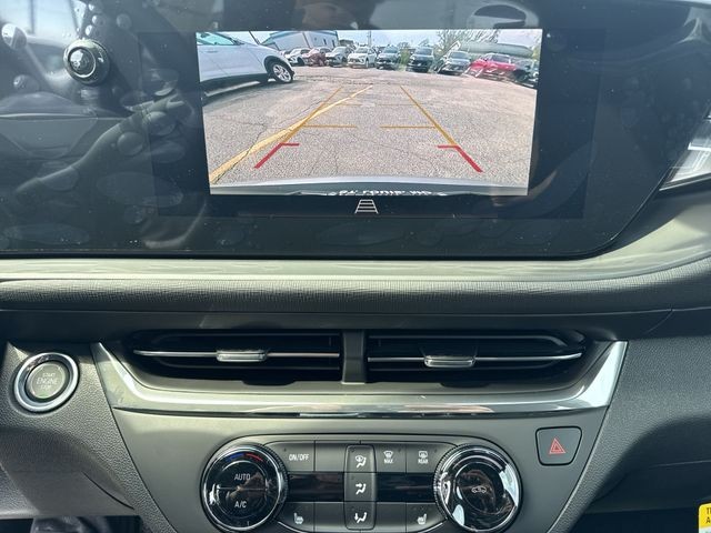 Buick Envista Vehicle Full-screen Gallery Image 17