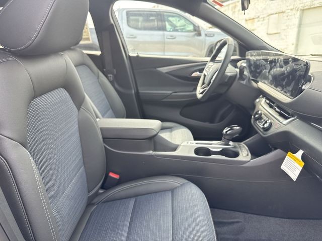 Buick Envista Vehicle Full-screen Gallery Image 23