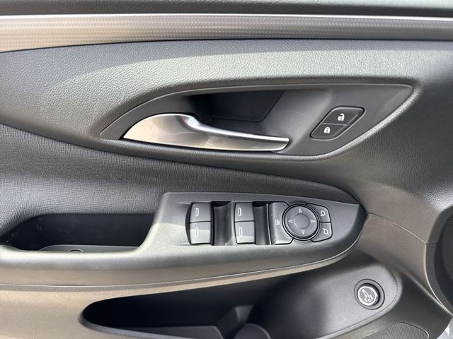 Buick Envista Vehicle Full-screen Gallery Image 13