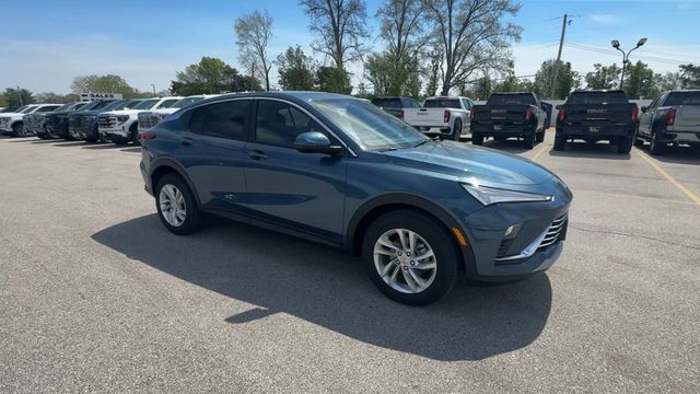 Buick Envista Vehicle Full-screen Gallery Image 02