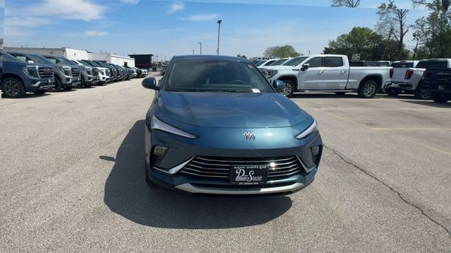 Buick Envista Vehicle Full-screen Gallery Image 03