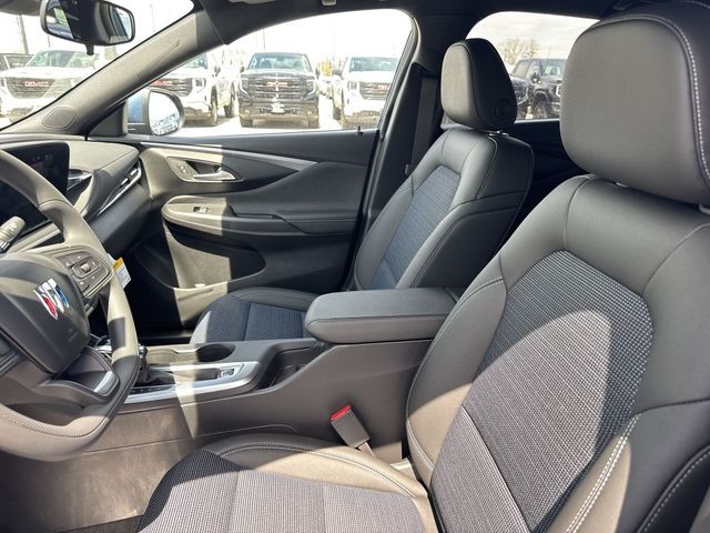 Buick Envista Vehicle Full-screen Gallery Image 11